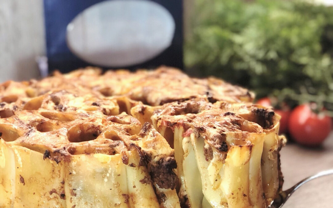 Pastatorte mit Bolognesesoße und Käse