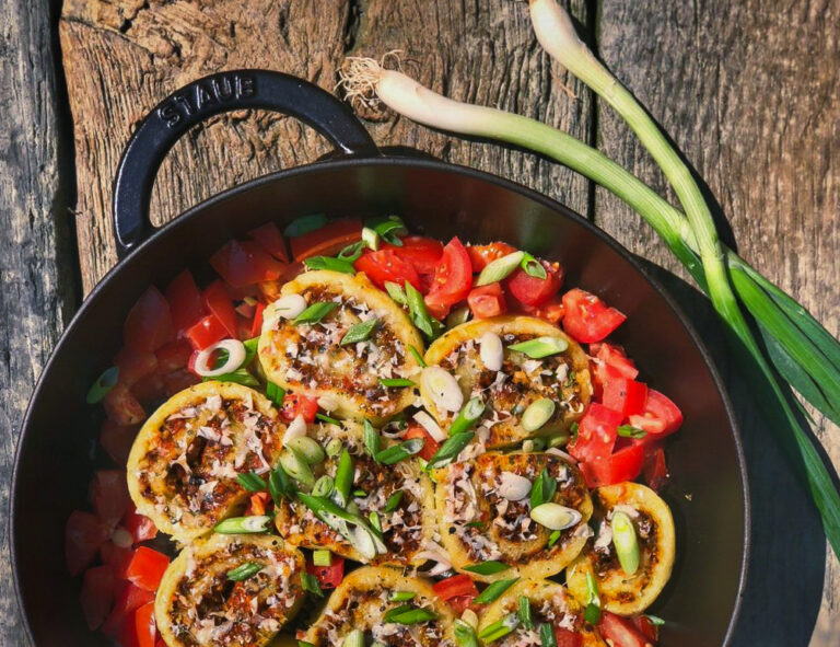 Mediterrane Knödelschnecken mit Tomaten & Oliven