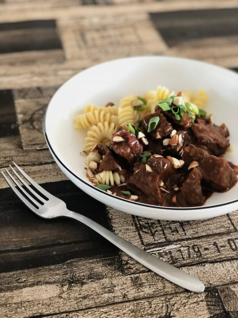 Rindergulasch „Marokkanische Art“ aus dem Backofen