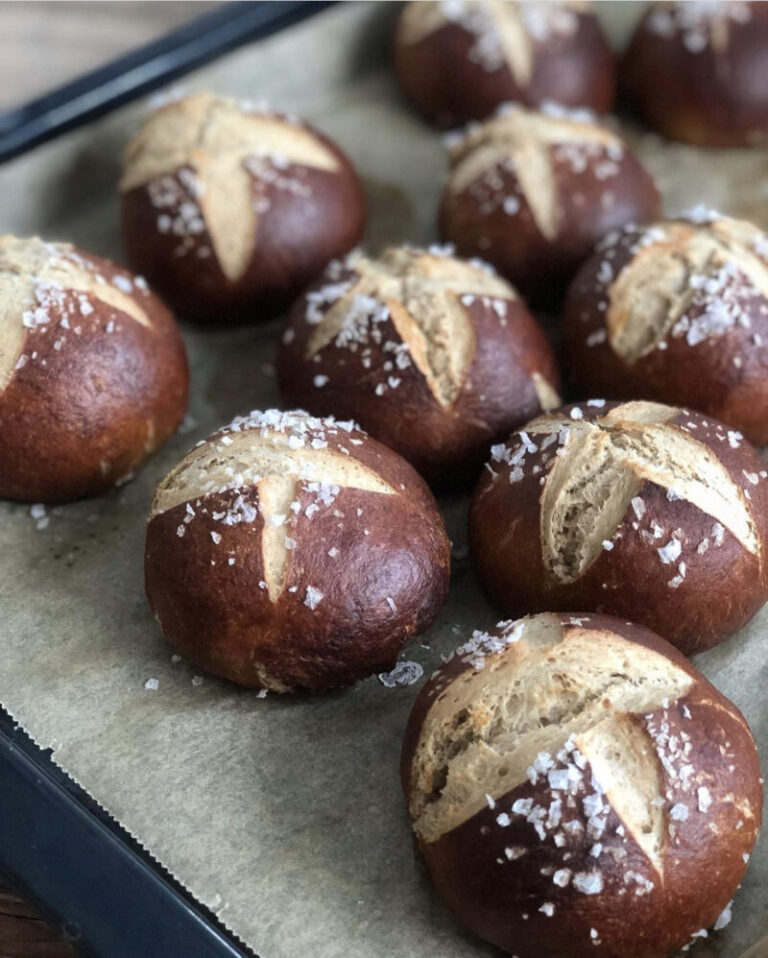 Klassisches Kleingebäck: Laugenbrötchen