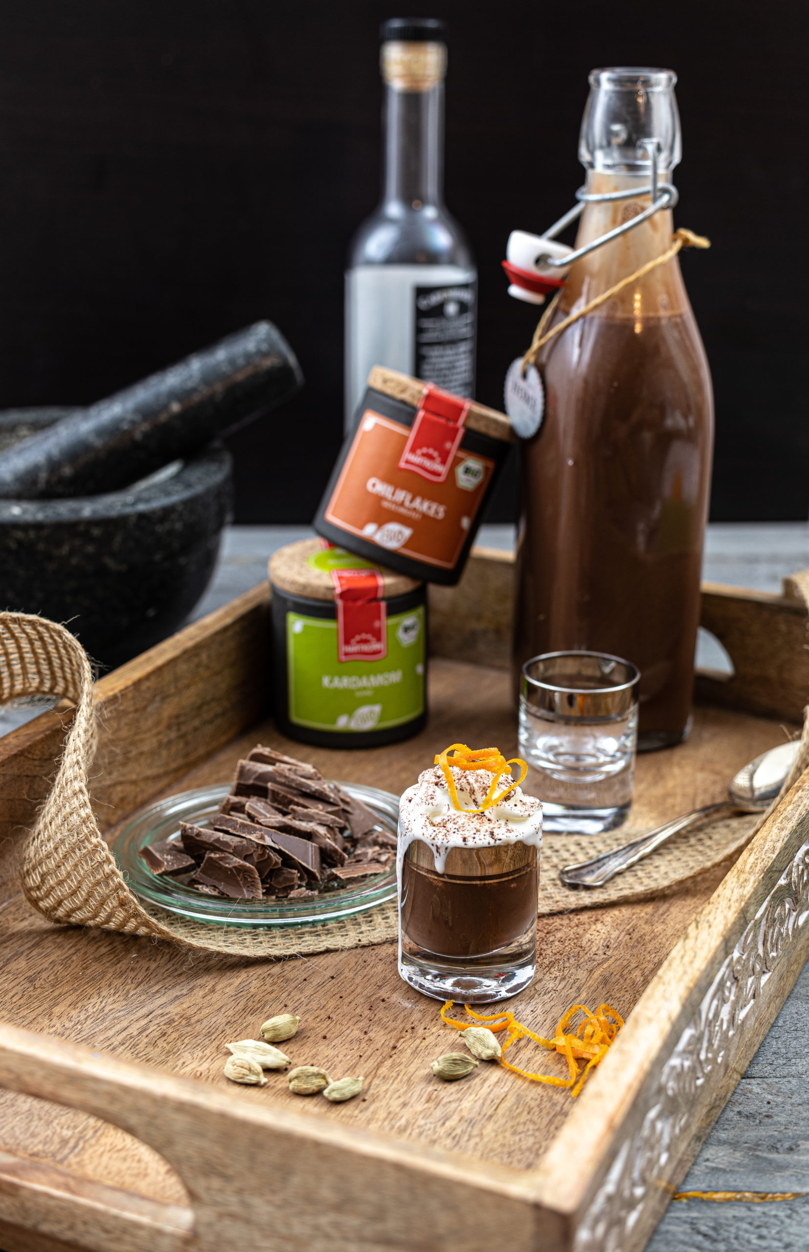 Schokoladenlikör mit Rum und Kardamon – Farbbechers Cuisine