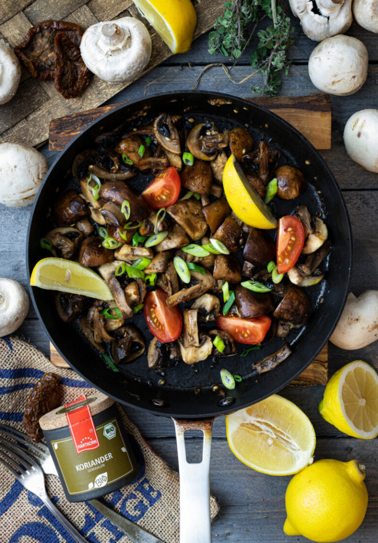 Antipasti-Champignons mit Koriander und Zitrone