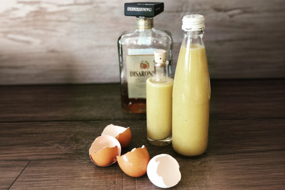 Eierlikör mit Amaretto – cremiges Rezept zum Selbermachen Eierlikör mit Amaretto – cremiges Rezept zum Selbermachen