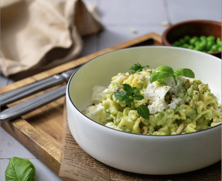 Pasta mit Erbsen-Joghurt-Sauce