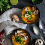 Thai Suppe mit Mie Nudeln und Hühnchen