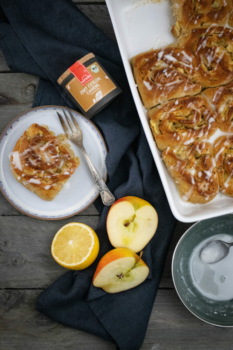 Duftend aus dem Ofen: Zimtschnecken mit Apfelfüllung