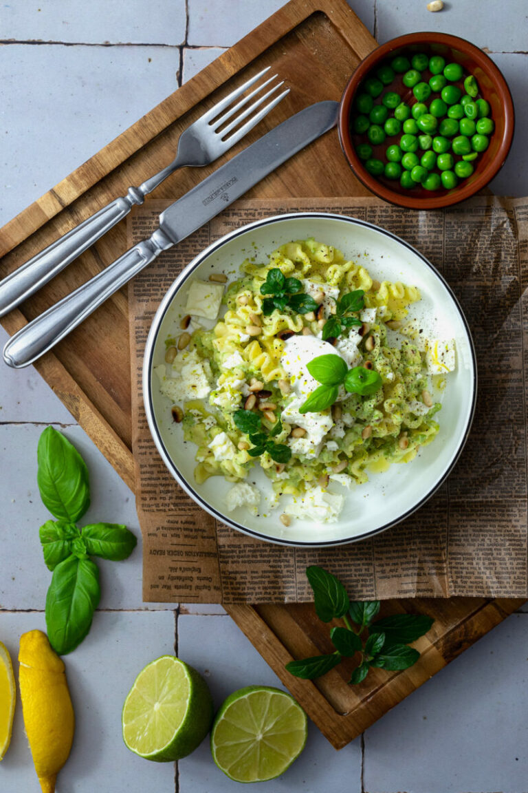 Pasta mit Erbsen-Joghurt-Sauce