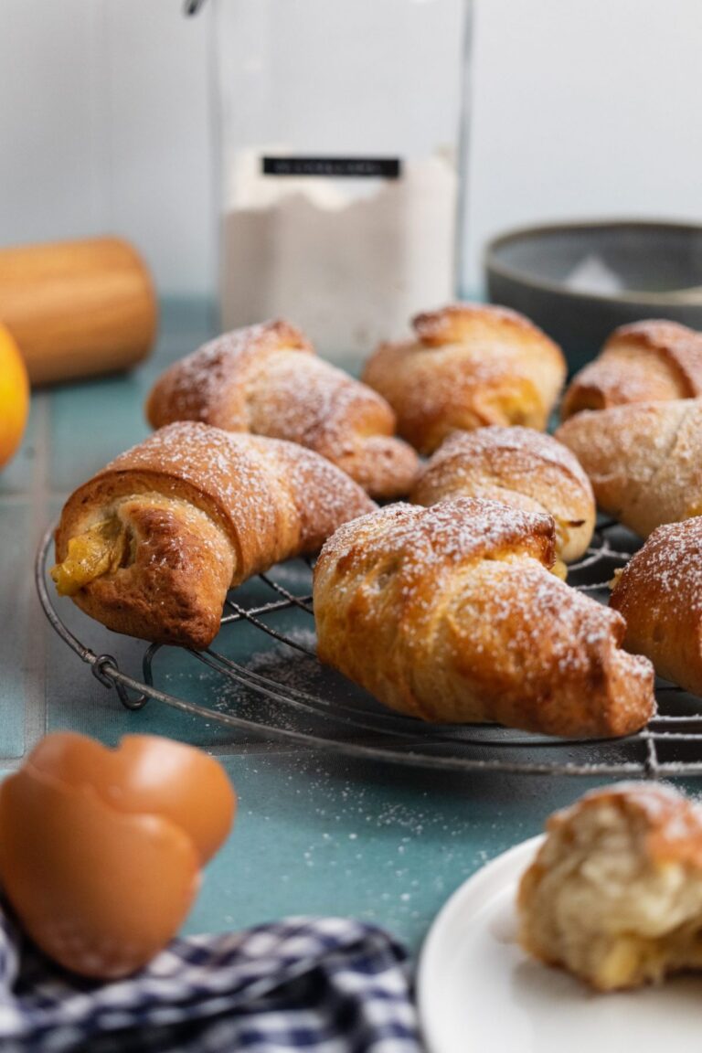 Dinkel-Quarkhörnchen mit Vanille-Apfelfüllung