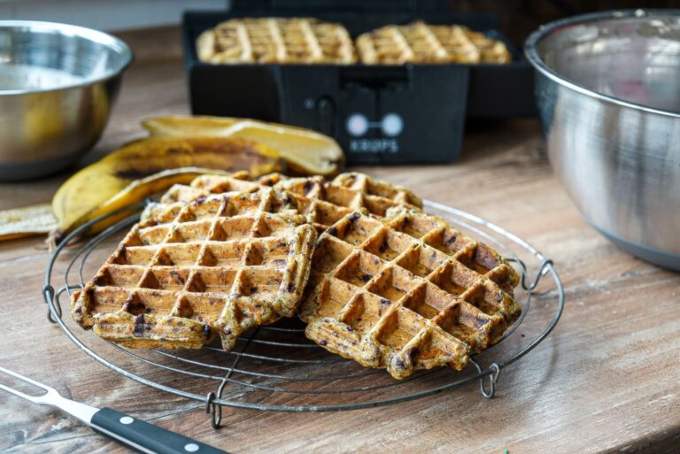 Vegane Bananen-Waffeln mit Karotten und Nüssen | Rezept