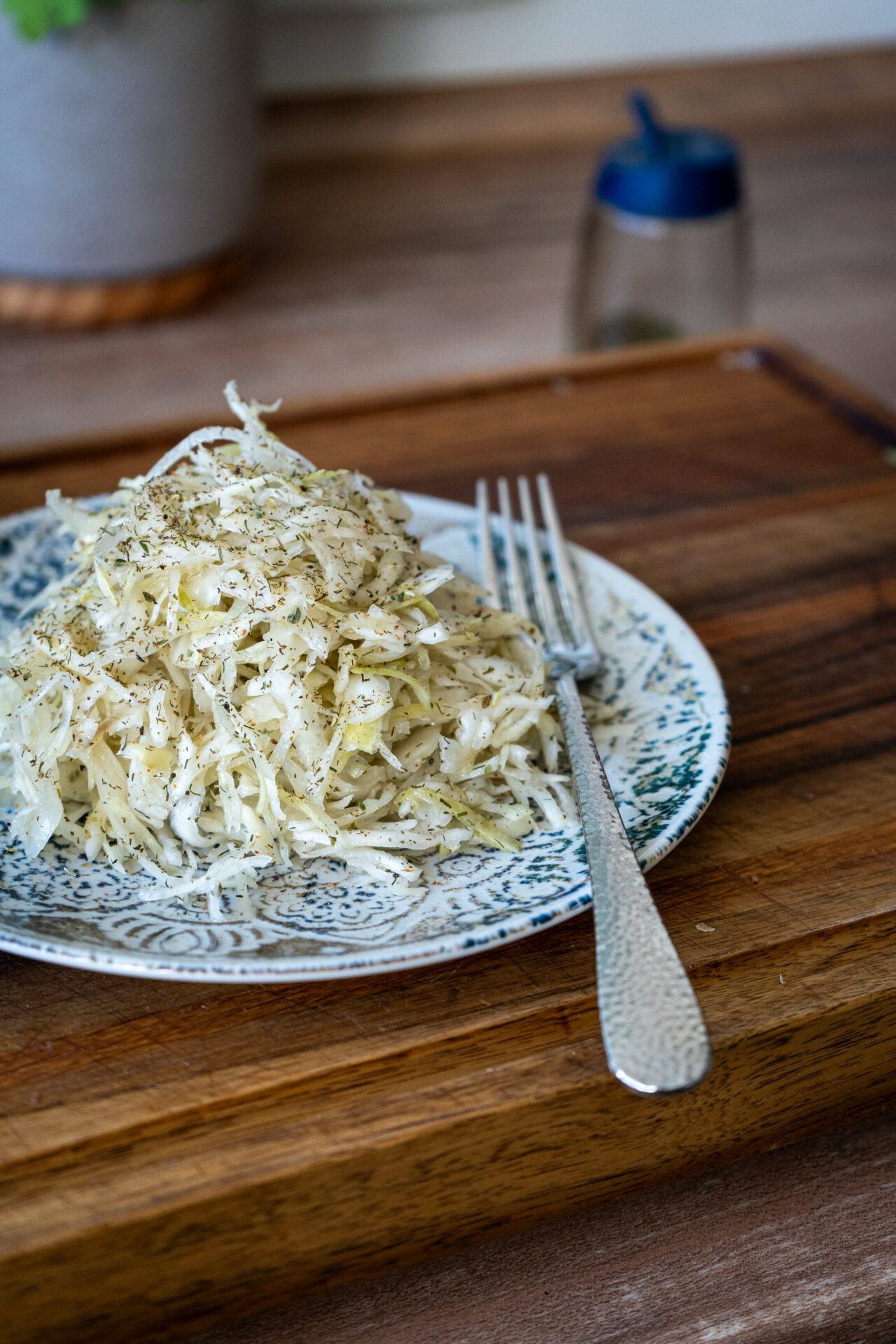 Krautsalat wie beim Griechen – Weich & würzig genießen Krautsalat wie beim Griechen – Weich & würzig genießen