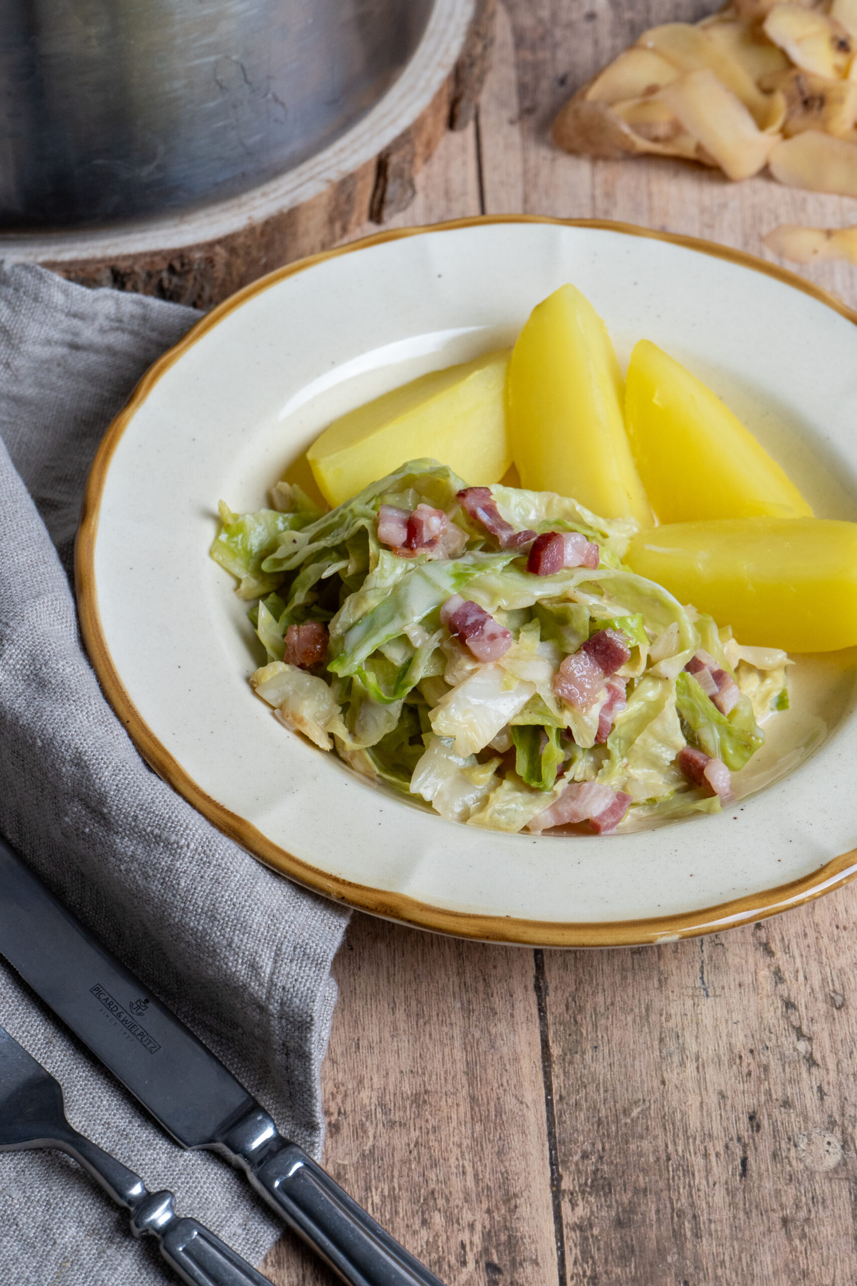 Rahmwirsing mit Speck – cremige Wirsing-Beilage einfach gemacht_4 Rahmwirsing mit Speck – cremige Wirsing-Beilage einfach gemacht
