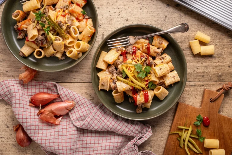 Cheeseburger Pasta – cremige Pasta mit Hack & Käse